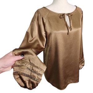 Jones New York Signature Stretch Tie Keyhole Poet Sleeve Metallic Gold Med *NEW*